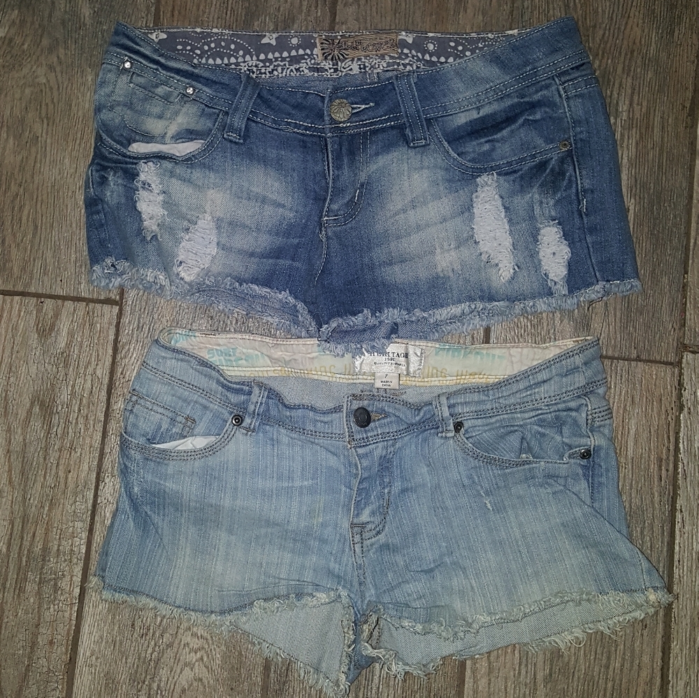 2 pairs of Junior's shorts‎ size 7